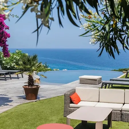 Hébergement de vacances 10 Personnes Avec Piscine Vue *